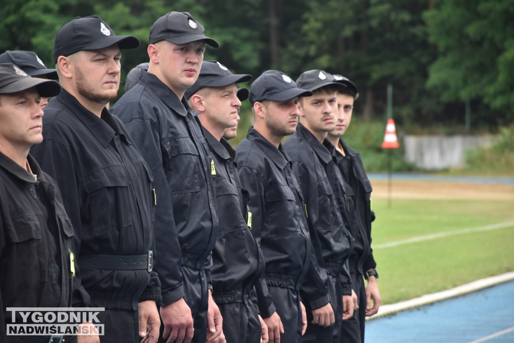 Powiatowe zawody strażackie w Nowej Dębie