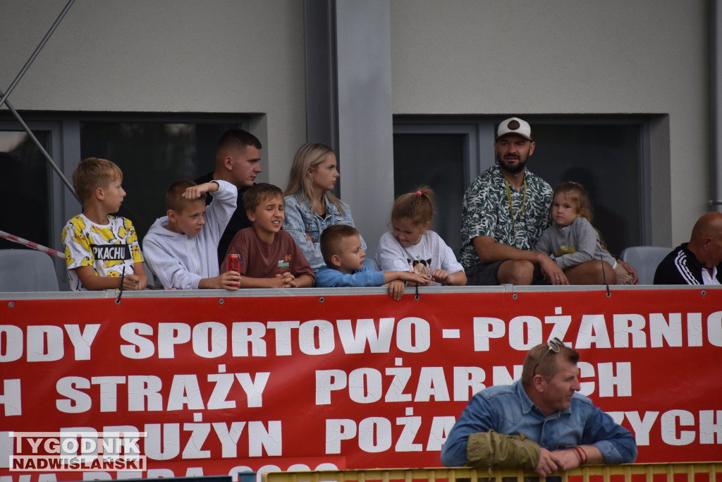 Powiatowe zawody strażackie w Nowej Dębie