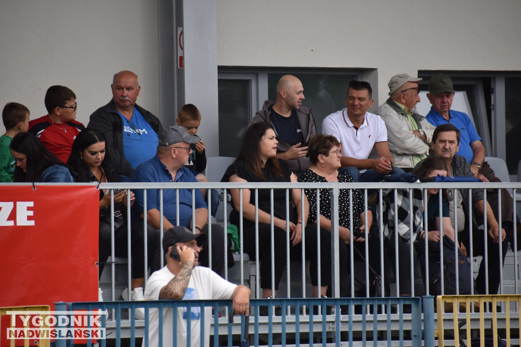 Powiatowe zawody strażackie w Nowej Dębie