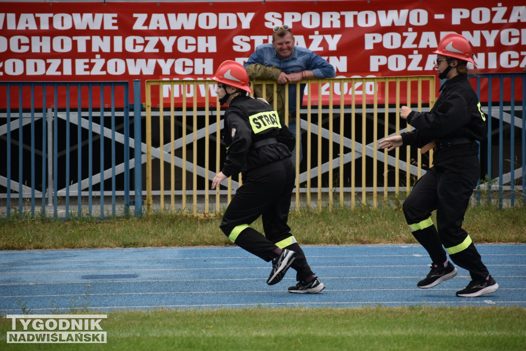 Powiatowe zawody strażackie w Nowej Dębie