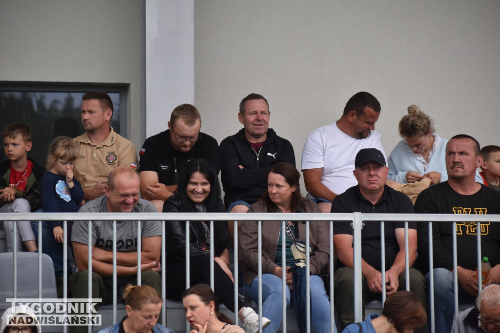 Powiatowe zawody strażackie w Nowej Dębie