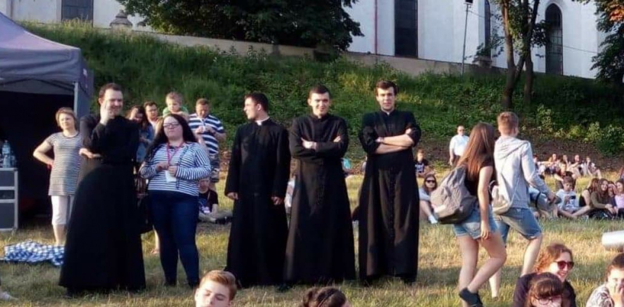 W Klimontowie rozpoczęło się Diecezjalne Spotkanie Młodych ( dużo zdjęć)