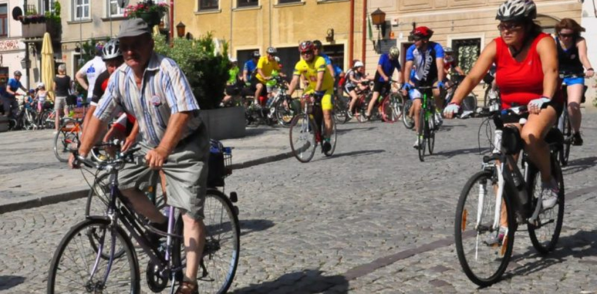 Na rowerze z biskupem. Z Sandomierza do Baranowa [zdjęcia]