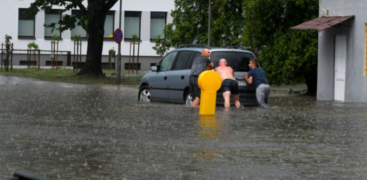 Skutki ulewy, która przeszła nad Tarnobrzegiem [nowe zdjęcia]