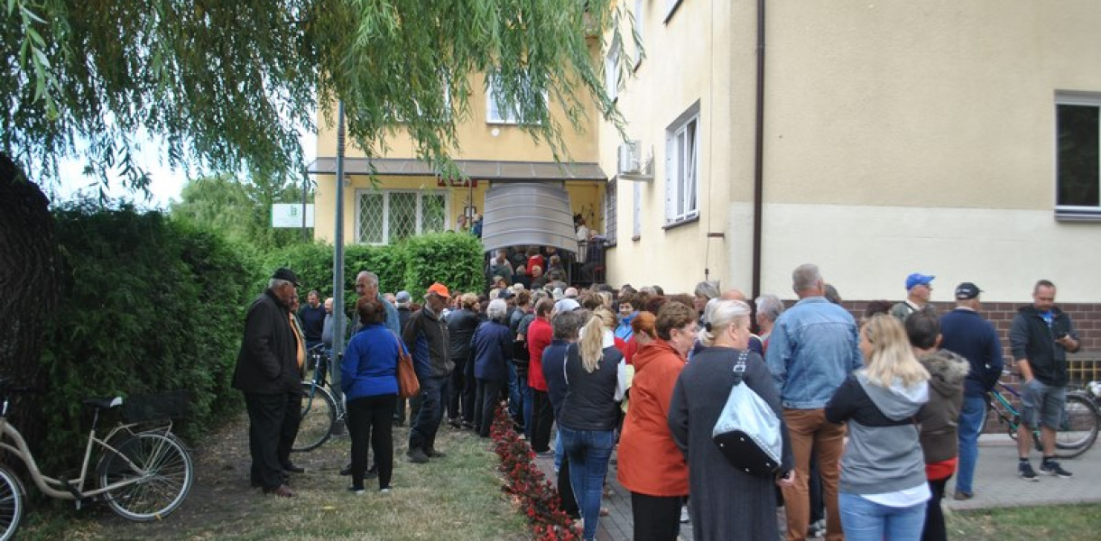 Tłumy pod bankiem w Grębowie. "Winna plotka" - twierdzi prezes
