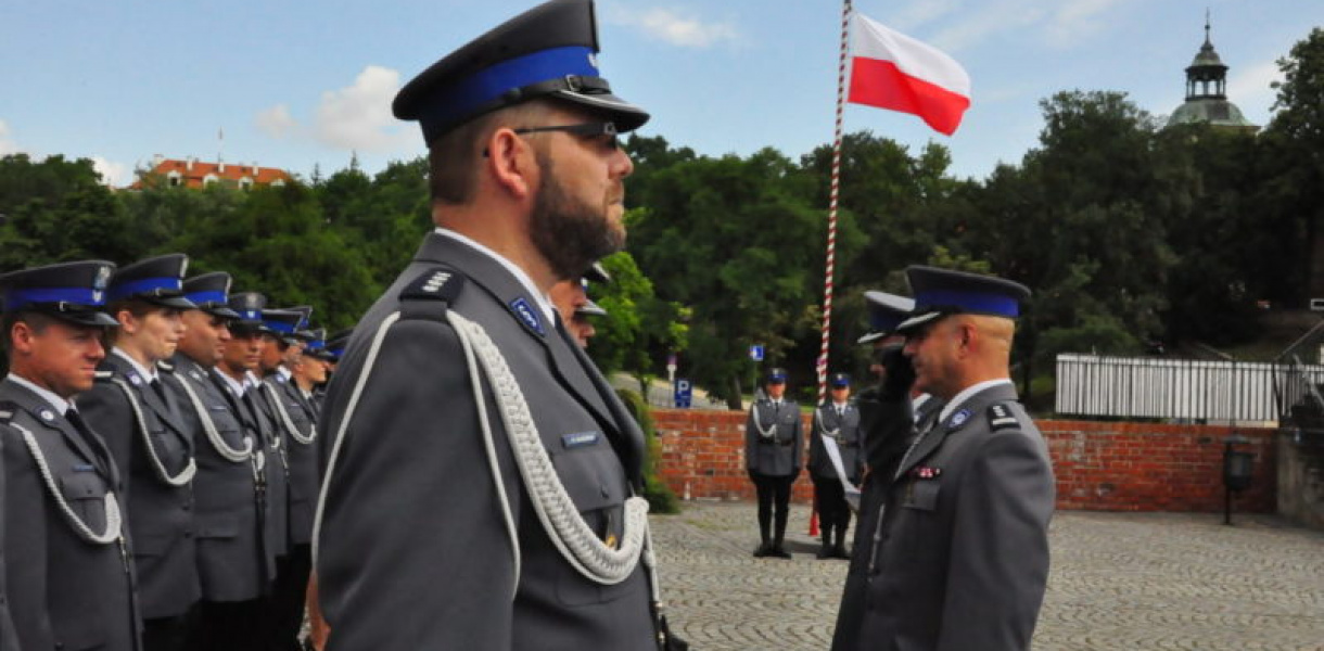 Awanse, odznaczenia i podziękowania dla stróżów prawa [zdjęcia]