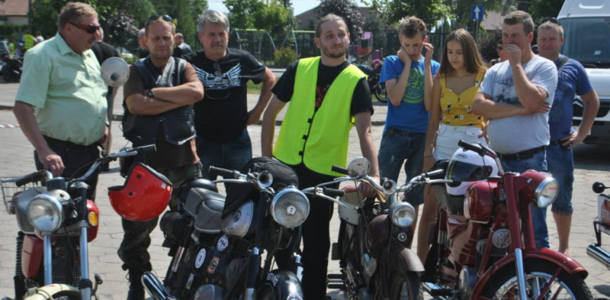 Zjazd starych motocykli w Grębowie (galeria)