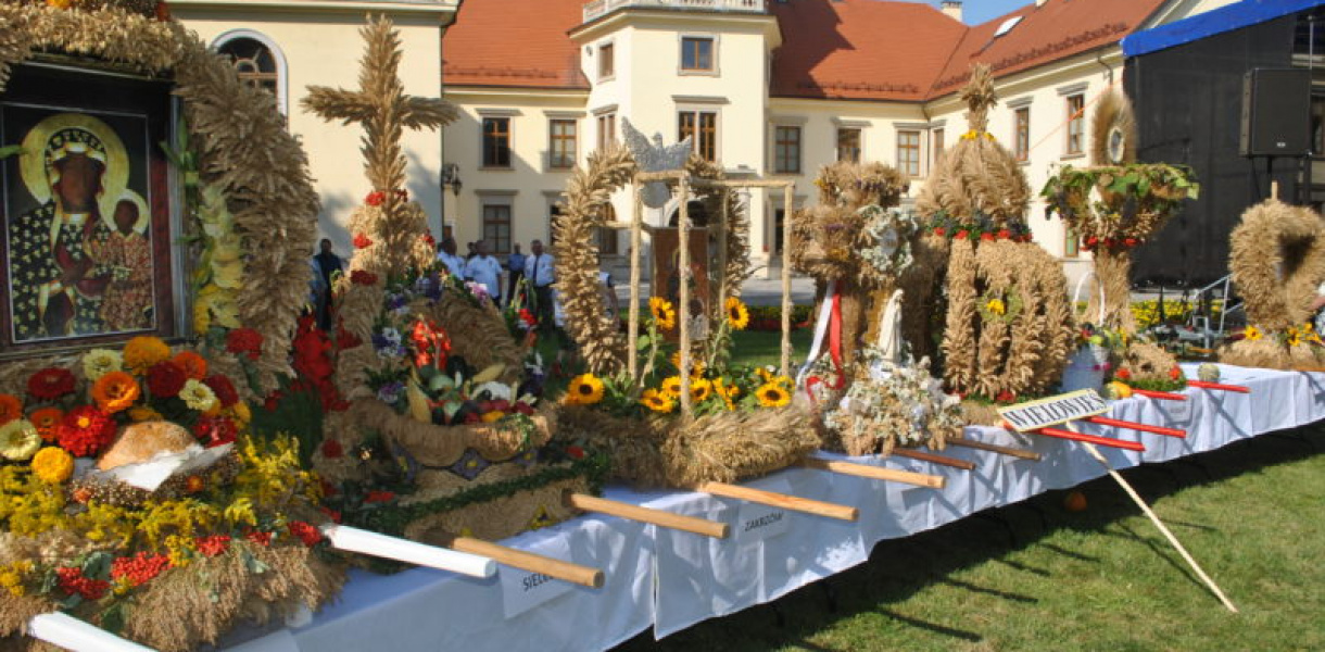 Tarnobrzeskie dożynki przed zamkiem (zdjęcia)