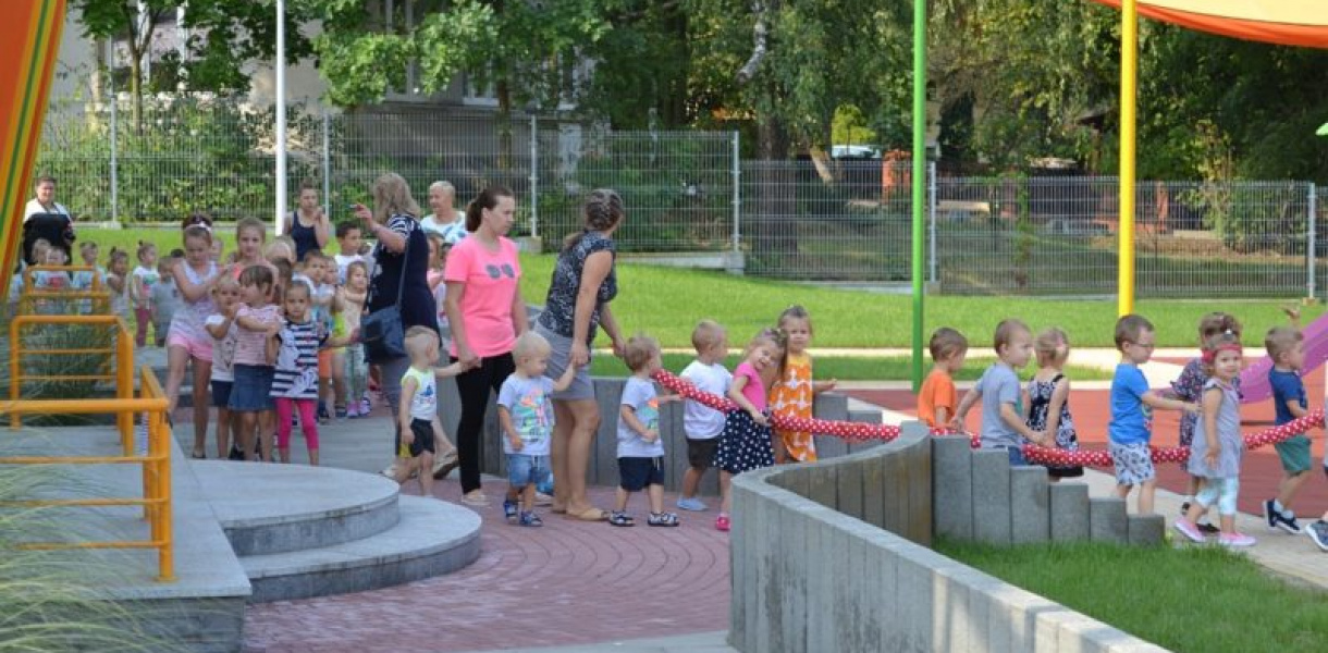 Ćwiczebna ewakuacja dzieci w Rudniku [zdjęcia]