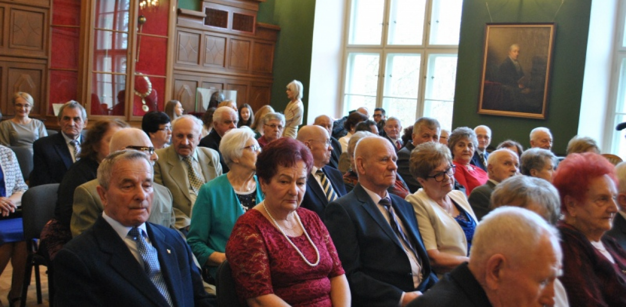 Nierozerwalni od lat. Medale dla długoletnich par w Tarnobrzegu [dużo zdjęć]