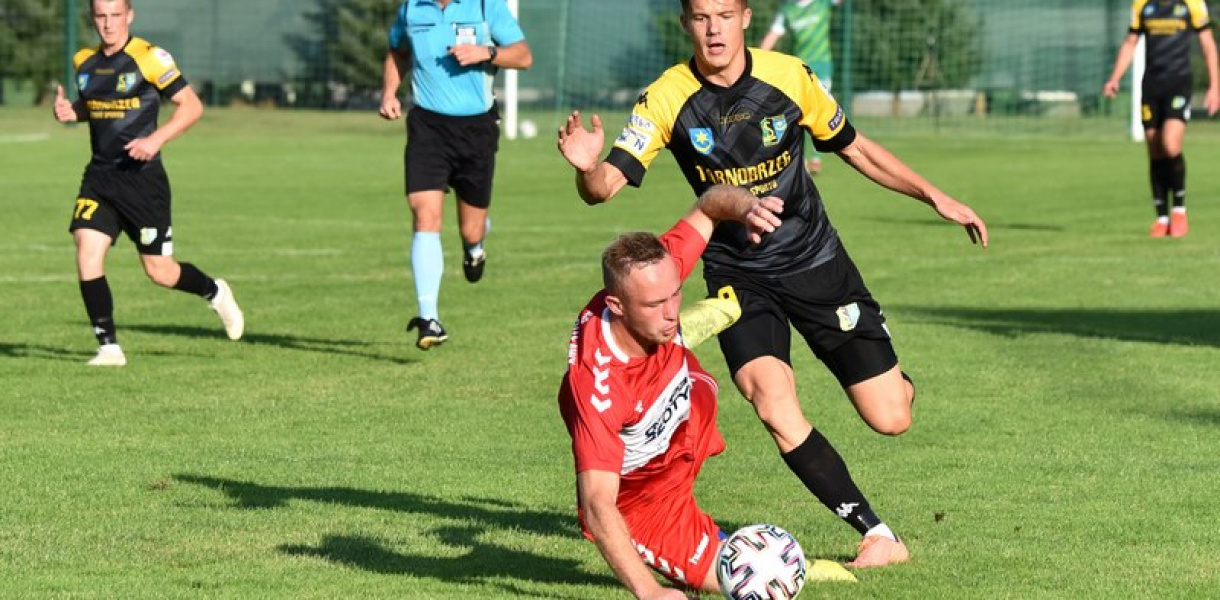 Siarka szybko sprowadzona na ziemię. Przegrana z Sokołem Sieniawa