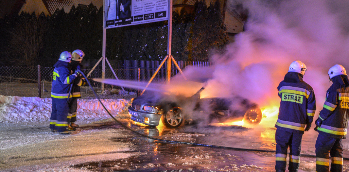 Pożar w Wielowsi, samochód spłonął doszczętnie [wideo][zdjęcia]