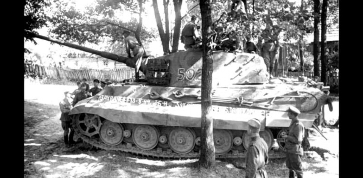 Mówiono, że w tej bitwie zginął słynny Ferdinand Porsche. Powstał film opowiadając