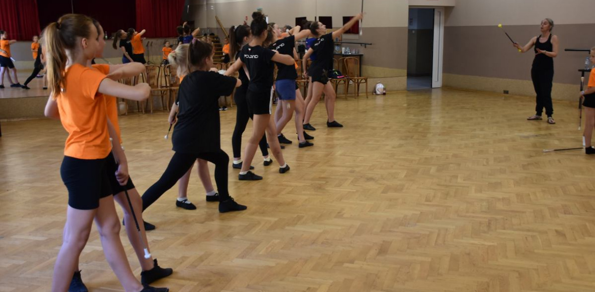 Mażoretki "Diament" z Chmielowa ćwiczyły z włoską mistrzynią świata [zdjęcia]