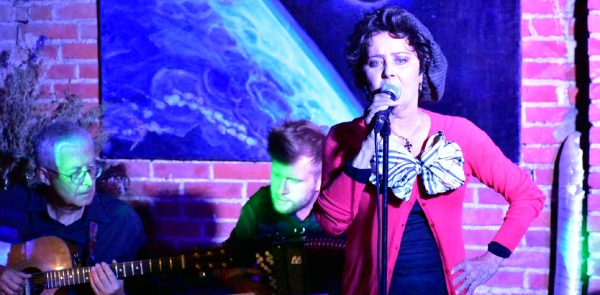 Gmina Samborzec. Muzyczna opowieść o Edith Piaf w Andruszkowicach