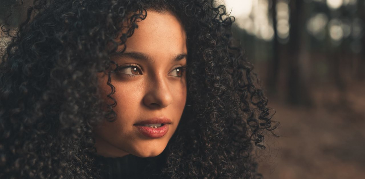 Jak wybrać najlepszą czarną farbę do włosów?