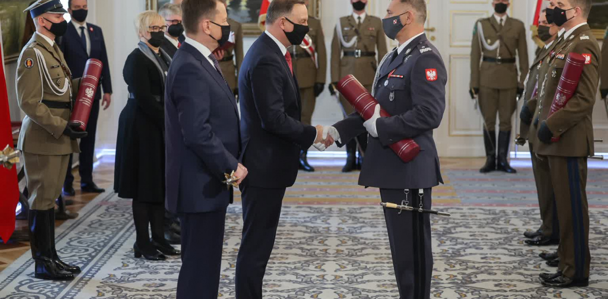 Pochodzący z gminy Staszów pilot wojskowy Grzegorz Ślusarz został mianowany przez 