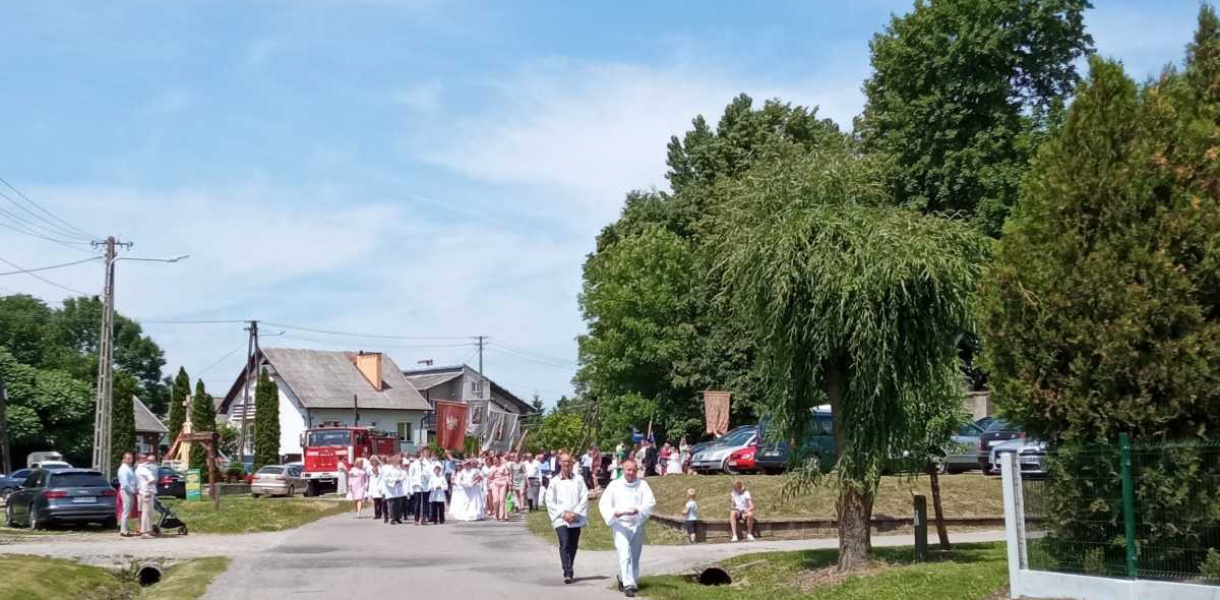 Procesja Bożego Ciała w Goźlicach w gminie Klimontów [zdjęcia]