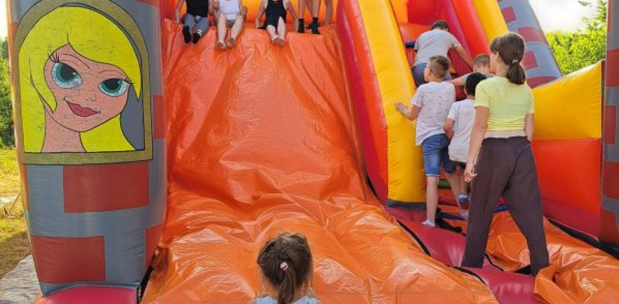 Mieszkańcy jednej z miejscowości w gminie Klimontów zorganizowali na wiejskim plac