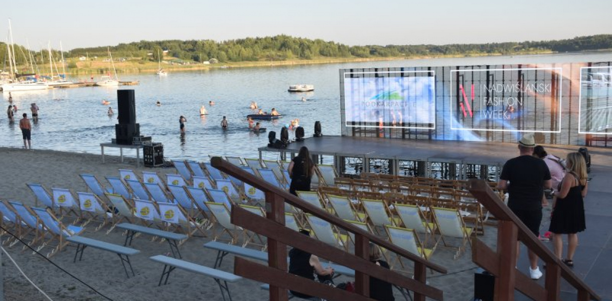 Wielki pokaz mody na Jeziorze Tarnobrzeskim - kulisy [zdjęcia]