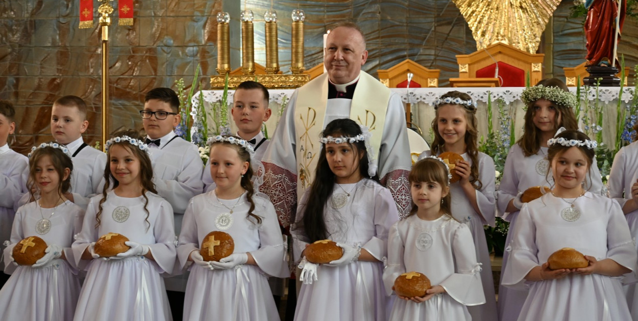 Pierwsza Komunia Świeta dzieci z tarnobrzeskiej "dziesiątki" [FOTO]