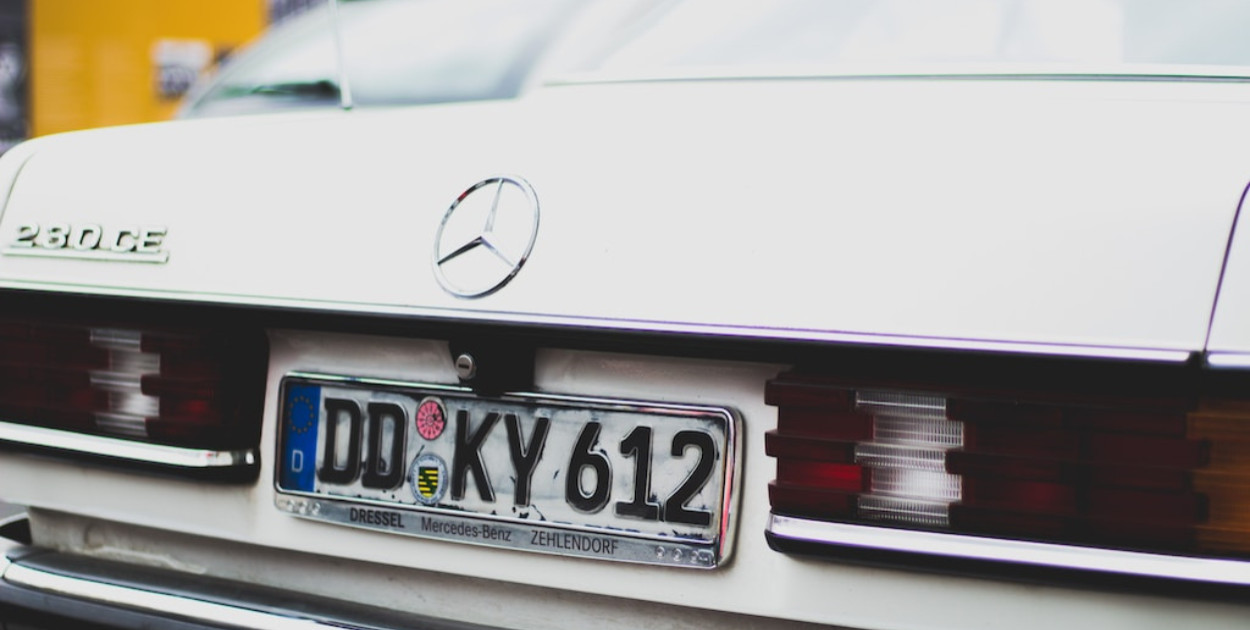 Kupujesz samochód? Sprawdź, co musisz wiedzieć o jego rejestracji!