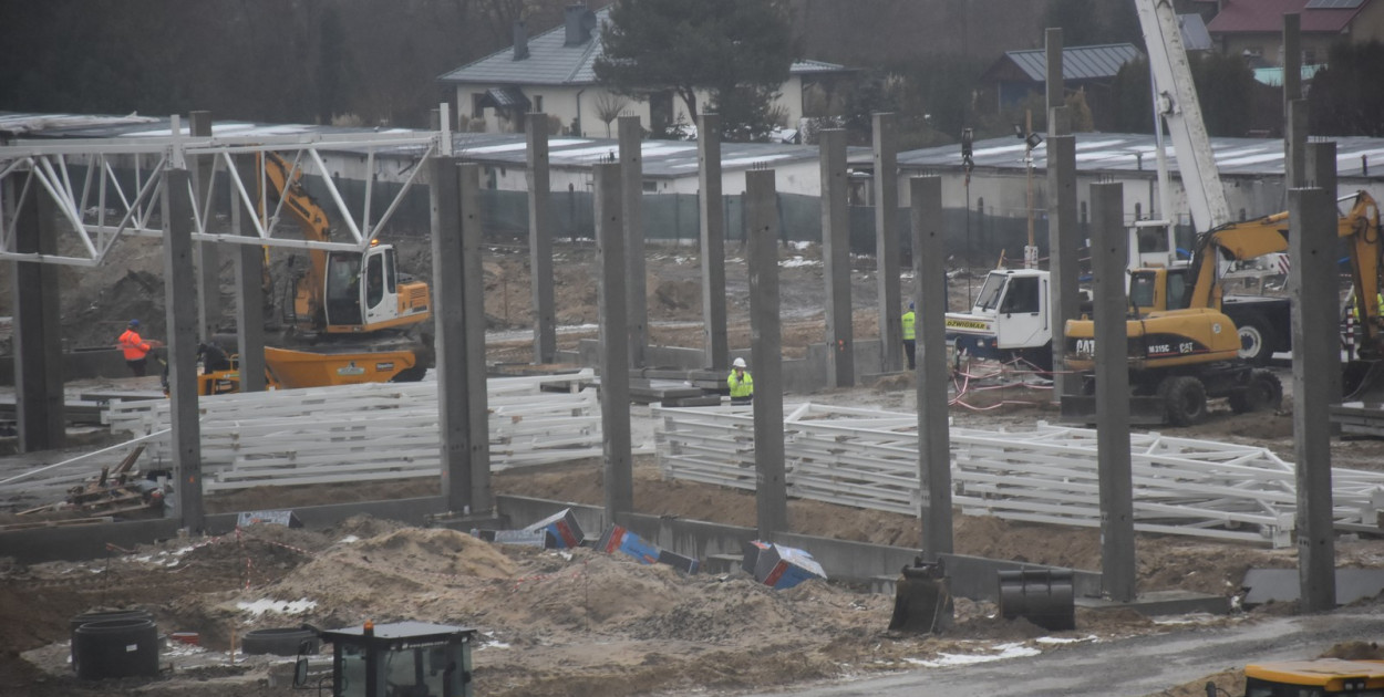 Zobacz postępy w pracach przy budowie parku handlowego w Tarnobrzegu [FOTO]