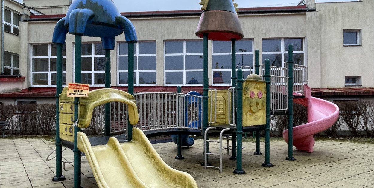 Plac zabaw przy sandomierskiej "trójce" wreszcie przejdzie remont   