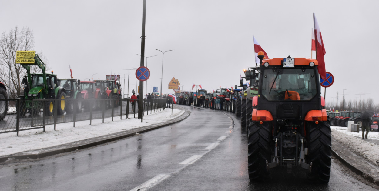 Rolniczy protest w Sandomierzu. Są utrudnienia [FOTO]   