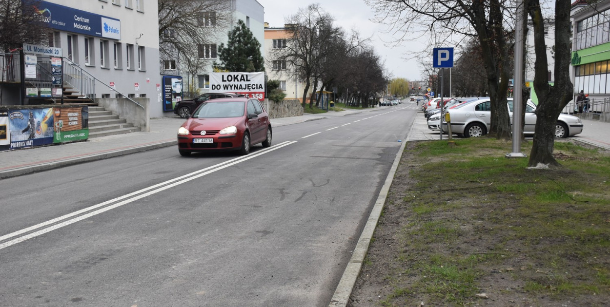 Zniknęły słupki i szlabany, stojące od wielu miesięcy na ul. Moniuszki w Tarnobrzegu.