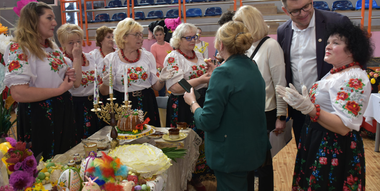 W czasie Biesiady wielkanocnej zaprezentowało się m.in. KGW "Herbaciarki" z Sulisławic.   