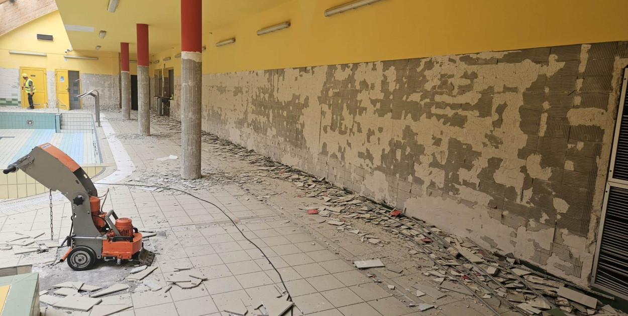 Rusza remont sandomierskiej pływalni. Na początek prace rozbiórkowe     
