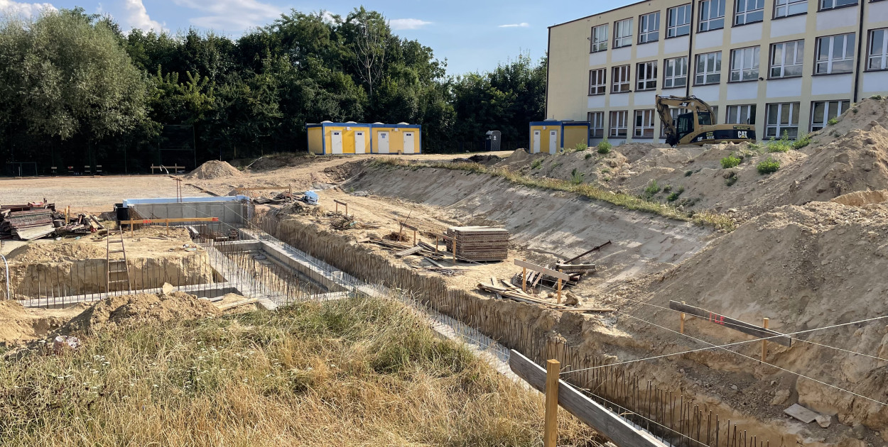 Budowa boiska przy Szkole Podstawowej  numer 1 w Sandomierzu   
