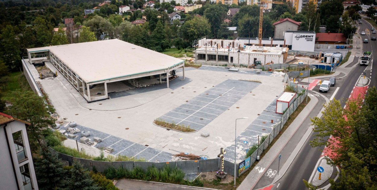 Aldi w Stalowej Woli – problemy z budową opóźniają otwarcie sklepu [ZDJĘCIA]