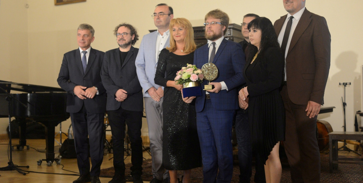 Zespół Muzeum Zamkowego i przedstawiciele władz województwa 