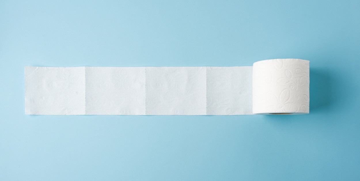 Jak powstaje papier toaletowy? Przewodnik po procesie produkcji