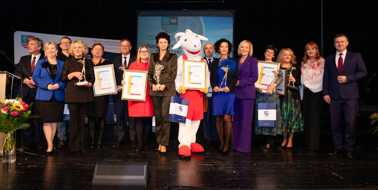 Laureaci i organizatorzy "Wędrowca Świętokrzyskiego"   