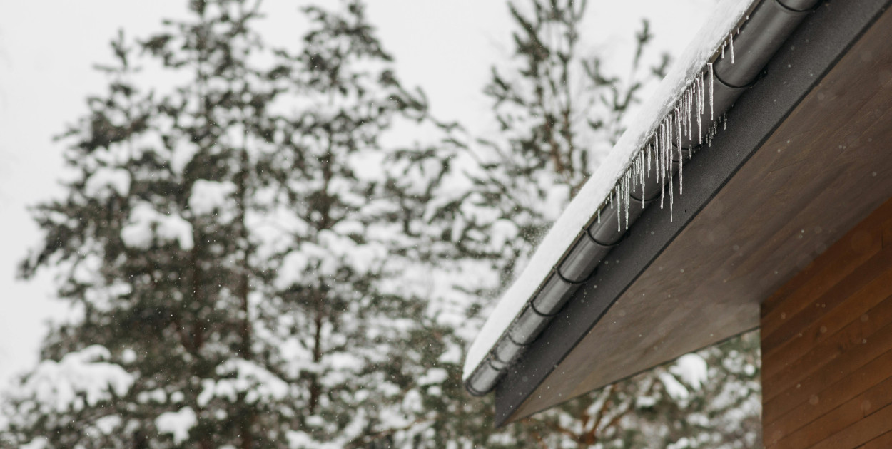 Jak zamontować śniegołapy na dachu?