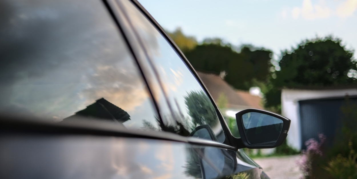 Jak bezpiecznie i skutecznie wymienić akumulator w samochodzie w Warszawie?