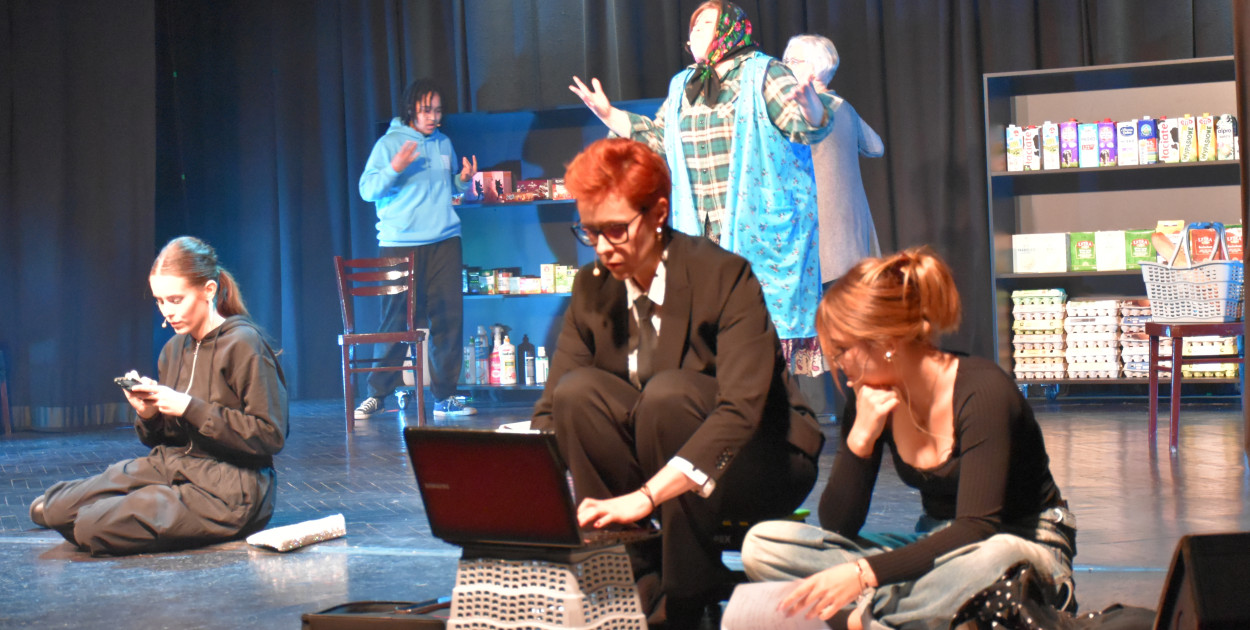 Spektakl "Koniec świata" w wykonaniu Teatru Dramatycznego SCK  