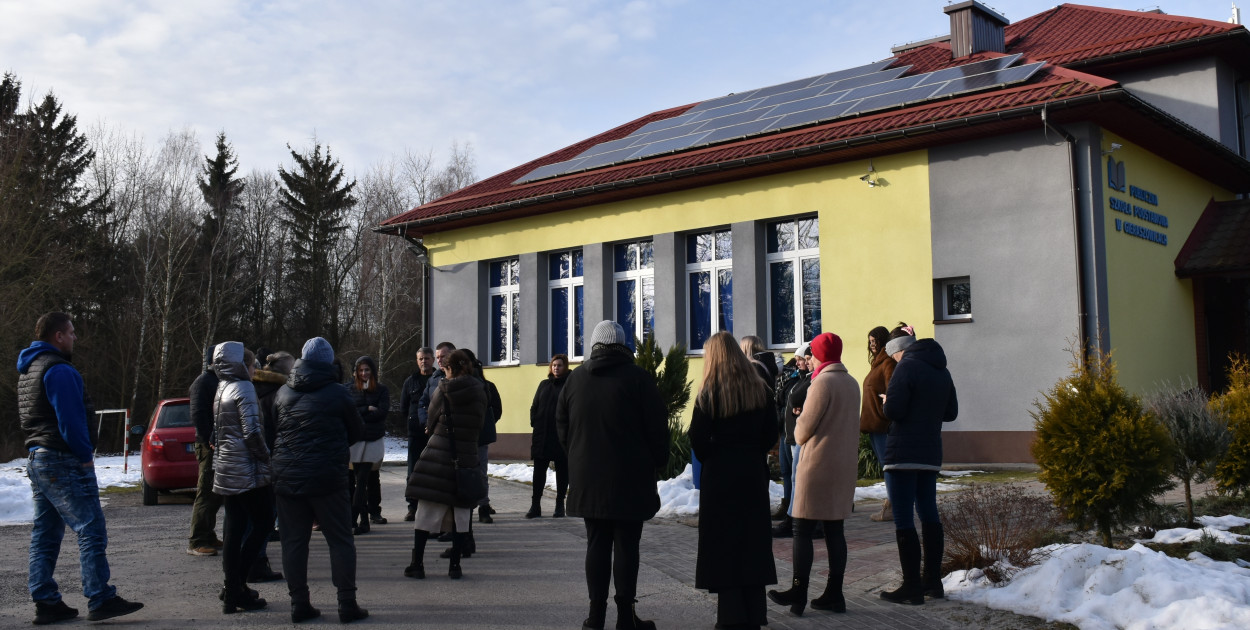 Szkoła w Gieraszowicach miałaby być przekształcona w placówkę filialną. Rodzice nie zgadzają się na takie posunięcie.   