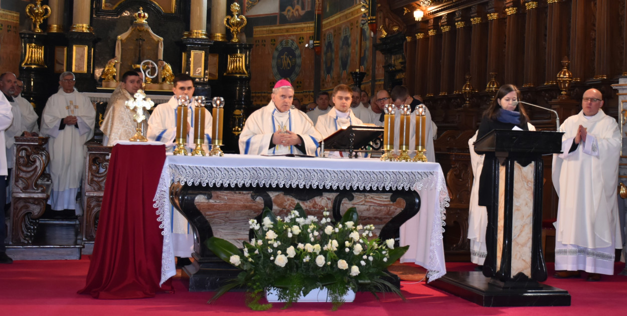 Mszy św.  w intencji chorych przewodniczył biskup Krzysztof Nitkiewicz.  