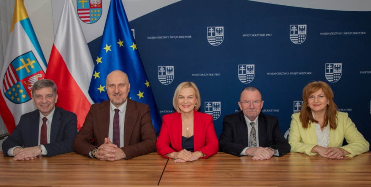 W urzędzie marszałkowskim zostały podpisane umowy na  dofinansowanie inwestycji.