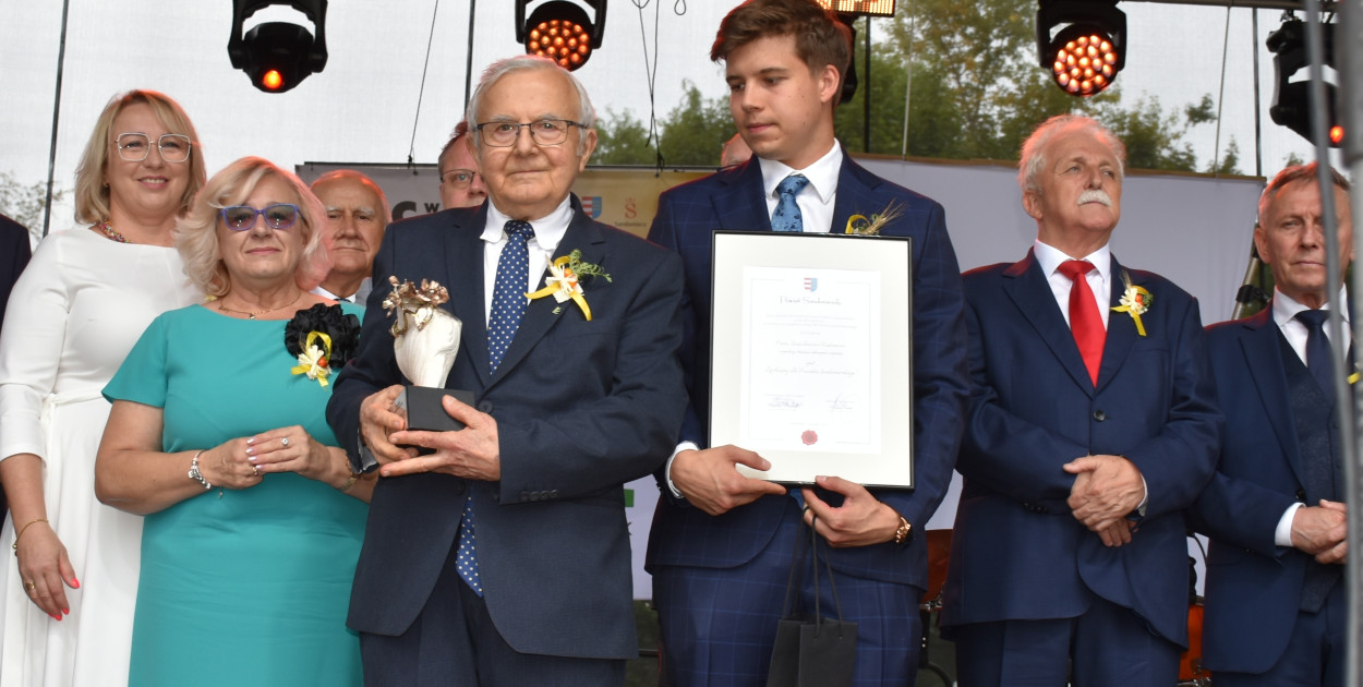 Stanisław Radoń ze statuetką 