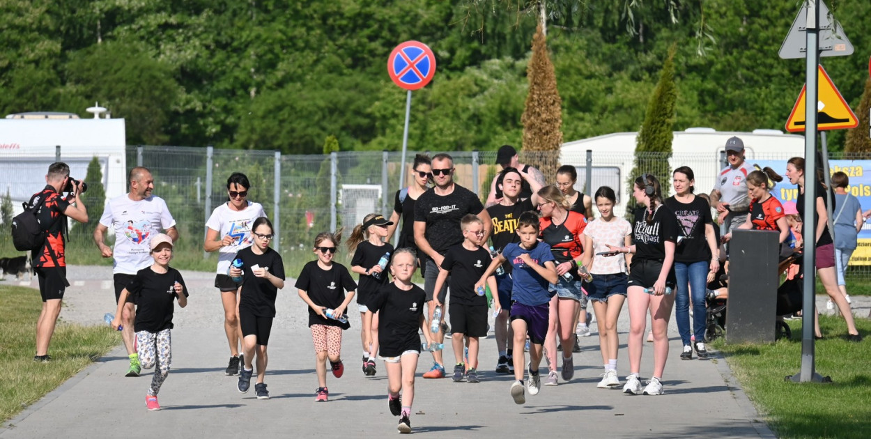 "Biegamy i pomagamy" nad Jeziorem Tarnobrzeskim
