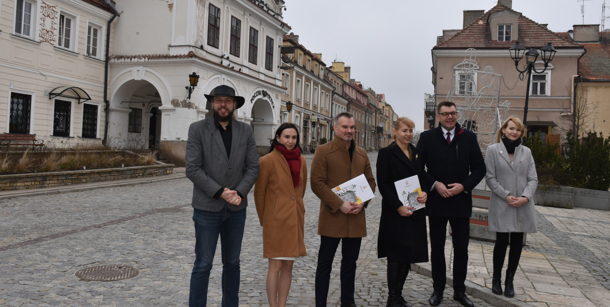 Podpisanie umowy na prace w Kamienicy Oleśnickich
