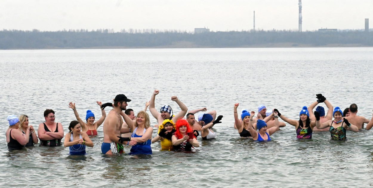 Zmagania pływackie na Jeziorze Tarnobrzeskim i marcowe morsowanie