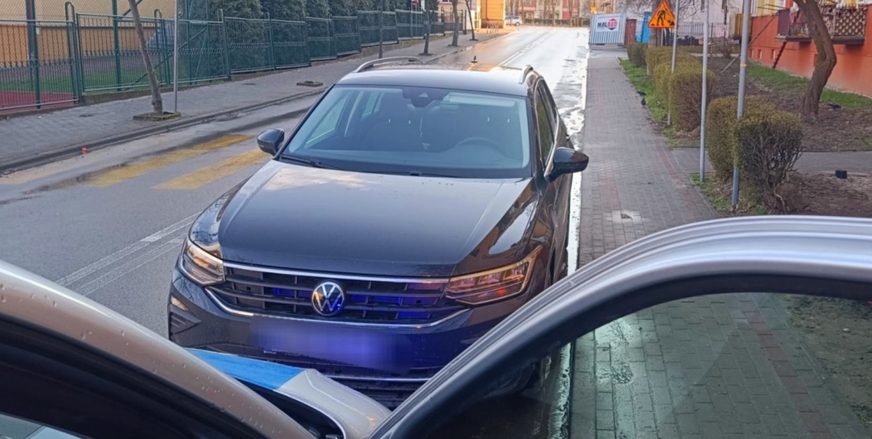 Policjanci zatrzymali 39-letniego kierowcę volkswagena, który mając ponad promil alkoholu, przyjechał zamówić jedzenie.