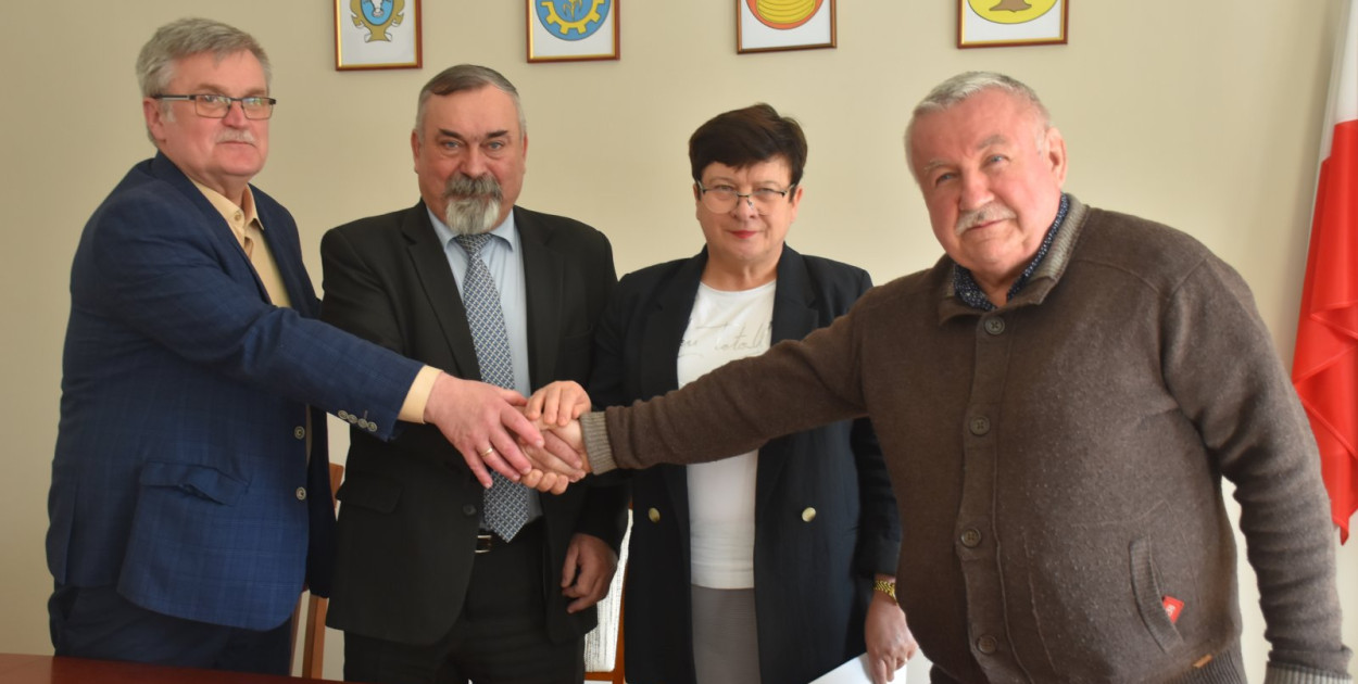 Dokument przekazania podpisali prezes „Siarkopolu” Wiktor Stasiak oraz dyrektor szpitala Wiesława Barzycka.