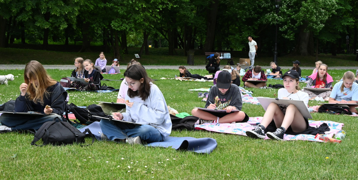 Plener rysunkowy tarnobrzeskiej Kuźni Rysunku